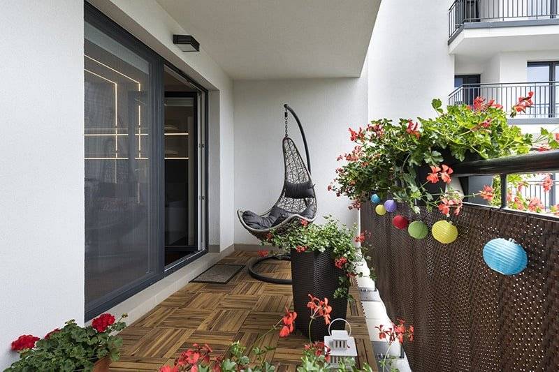 Flooring ideas for your balcony with wooden