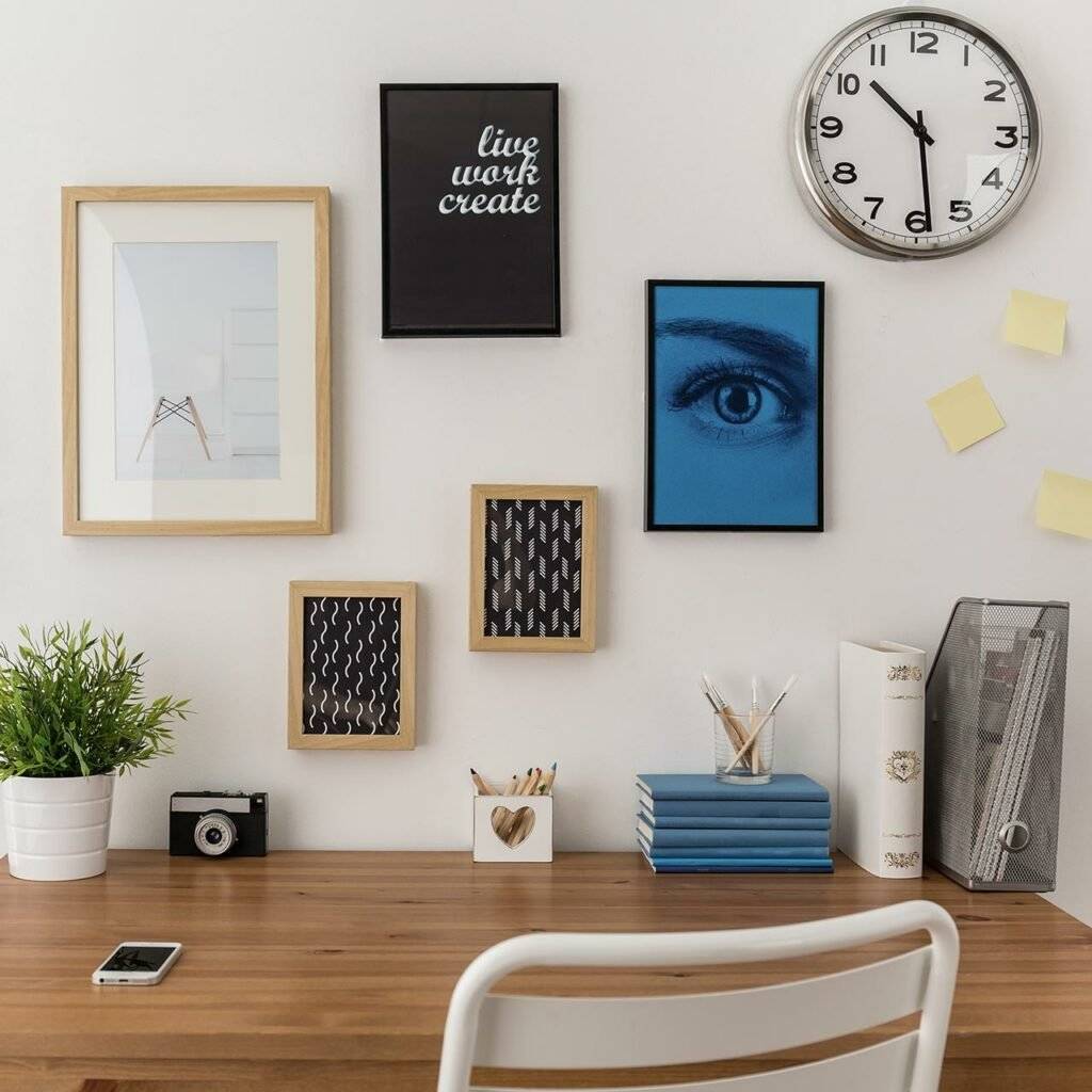 Display an inspirational wall arts and poster in your study room design, its very good option for kids study room design
